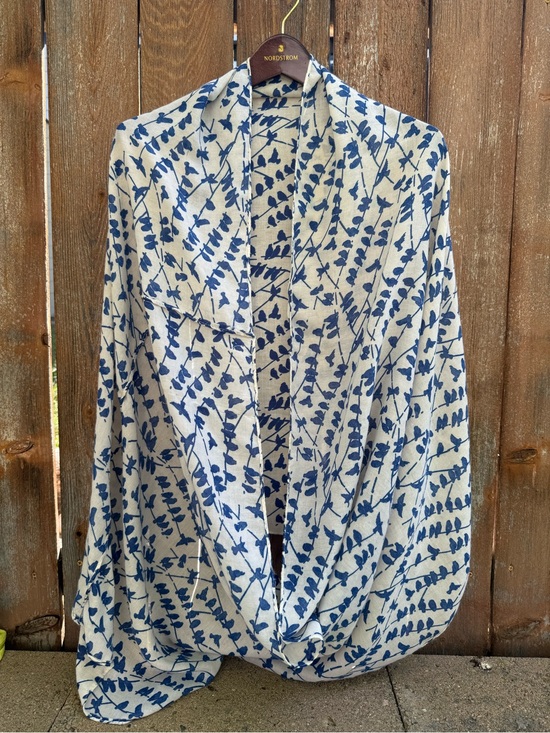Nordstrom Accessories - Women’s Blue Cream Bird Pattern Wrap Scarf